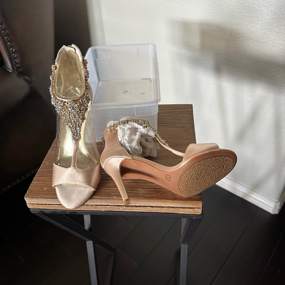 Gianni Bini Heels NEW - Picture 2 of 2